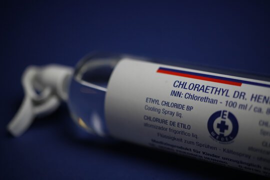Chloraethyl Dr. Henning® Cooling Spray liq 100 ml bänner